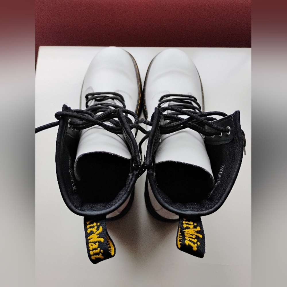 Dr. Martens ZAVALAY White Leather Boots with Black Details WOMEN'S SIZE 7 US 🆕 - Picture 4 of 9